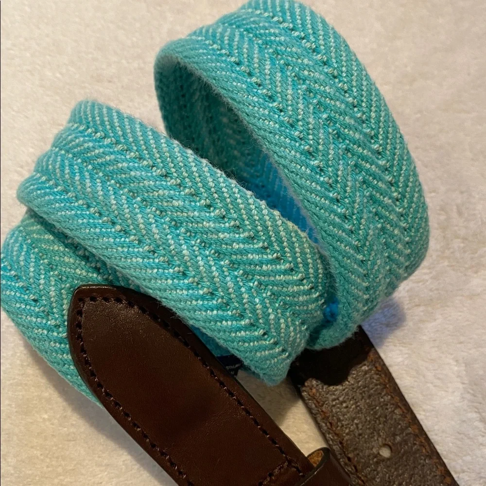 Vineyards Vines mint green woven belt with dark brown leather and brass buckle